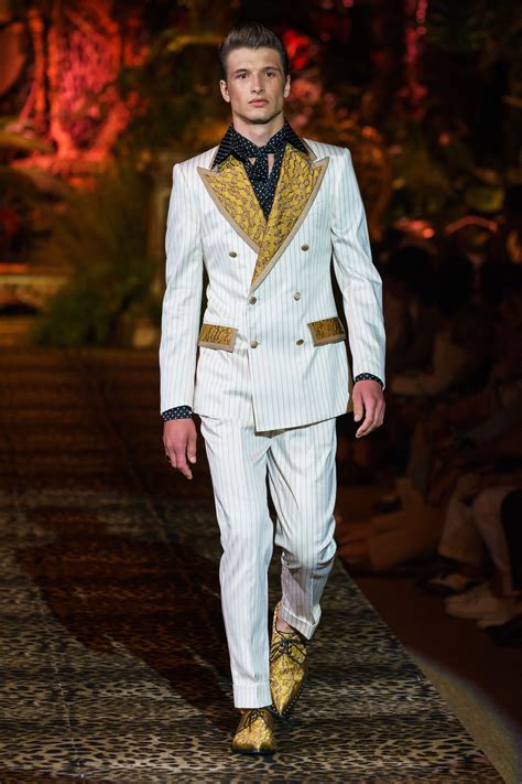 dolce gabbana uomo sfilata 2020|Dolce & Gabbana Spring 2020 Menswear Fashion Show.